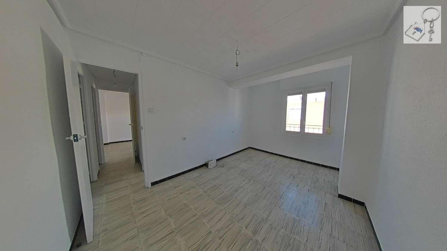 4 soverom Leilighet til salgs i Elche / Elx - € 81 600 (Ref: 10127646)