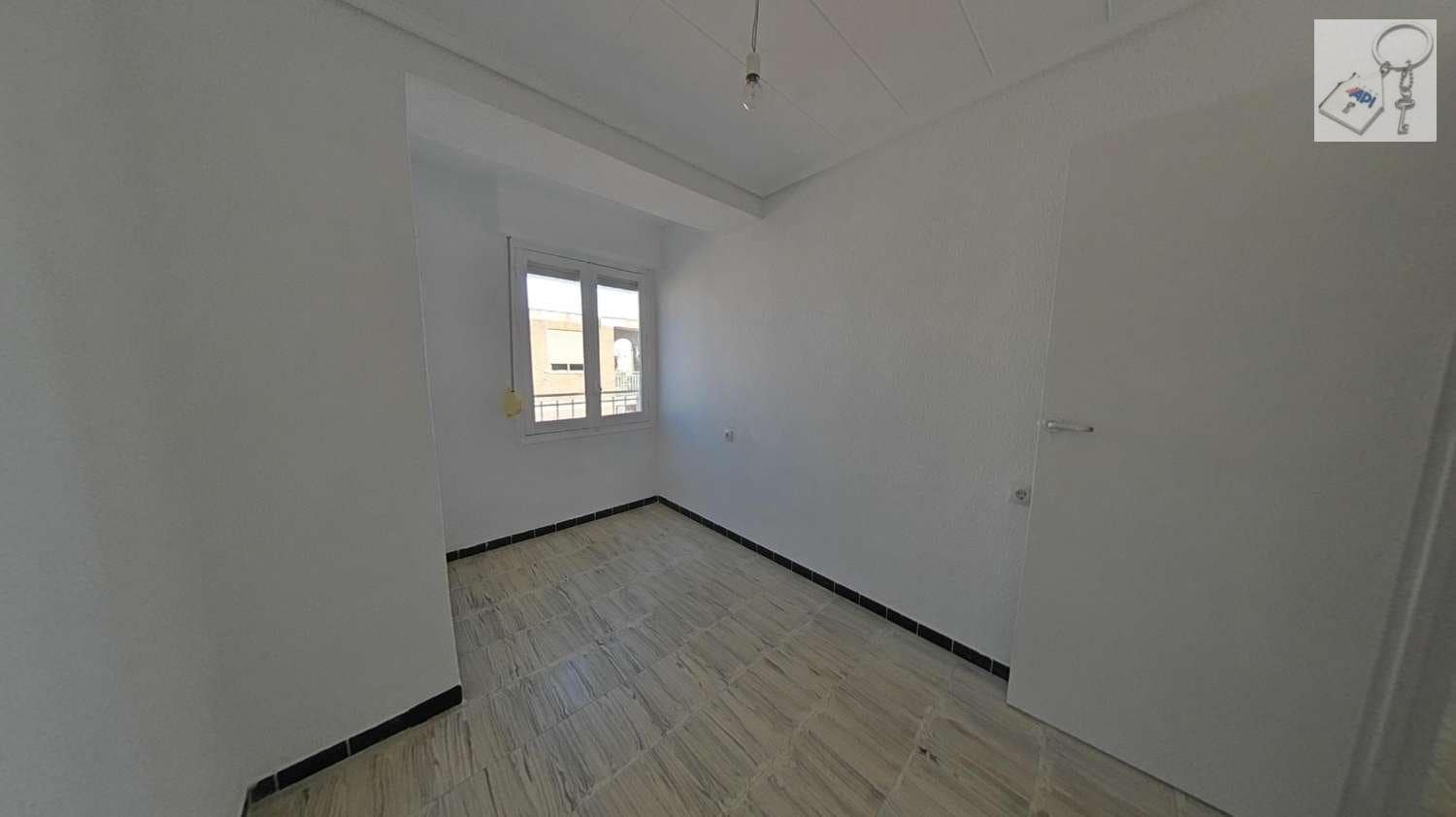 4 soverom Leilighet til salgs i Elche / Elx - € 81 600 (Ref: 10127646)