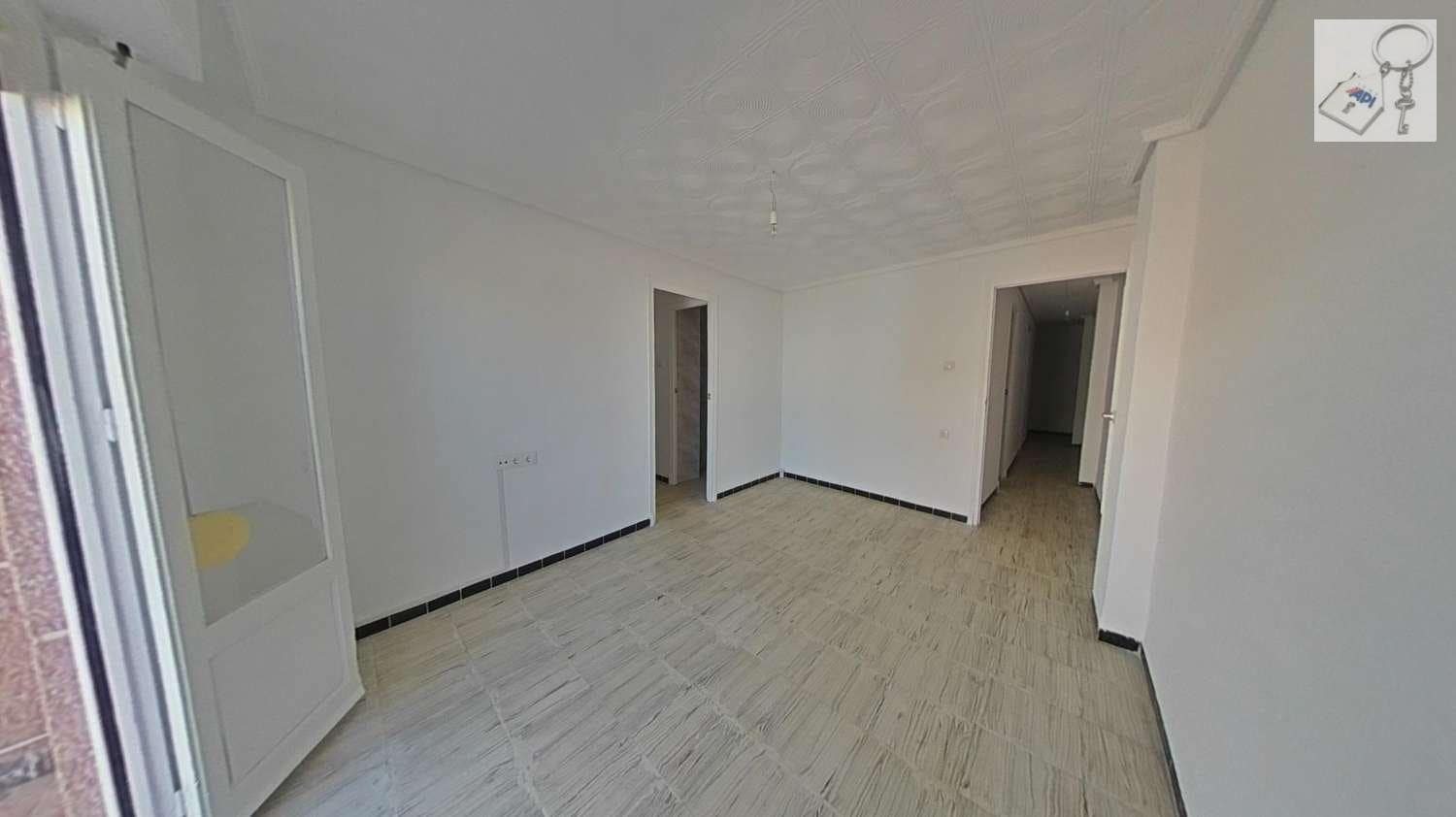 4 soverom Leilighet til salgs i Elche / Elx - € 81 600 (Ref: 10127646)