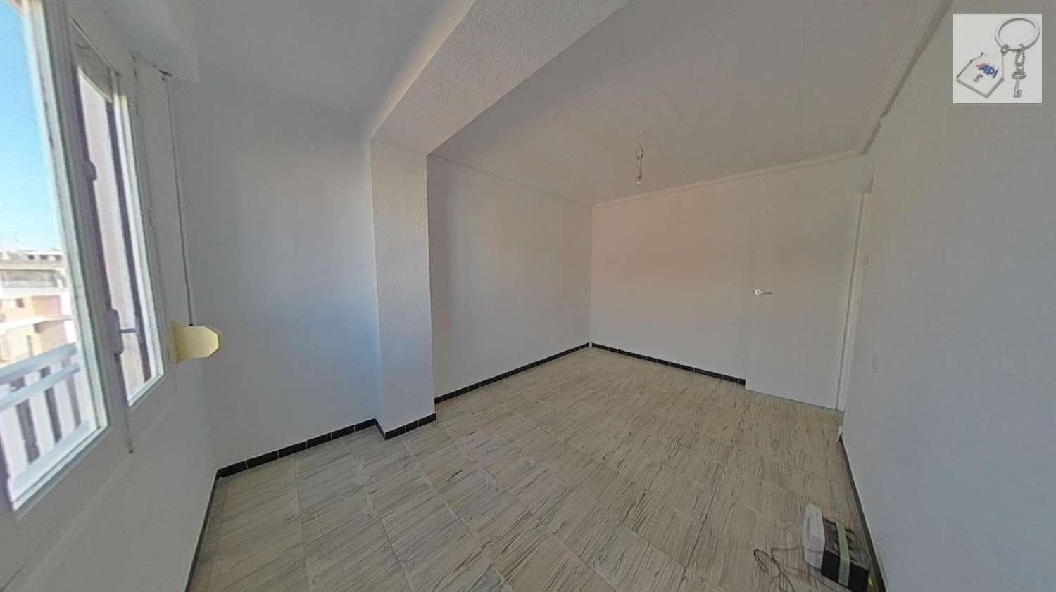 4 soverom Leilighet til salgs i Elche / Elx - € 81 600 (Ref: 10127646)