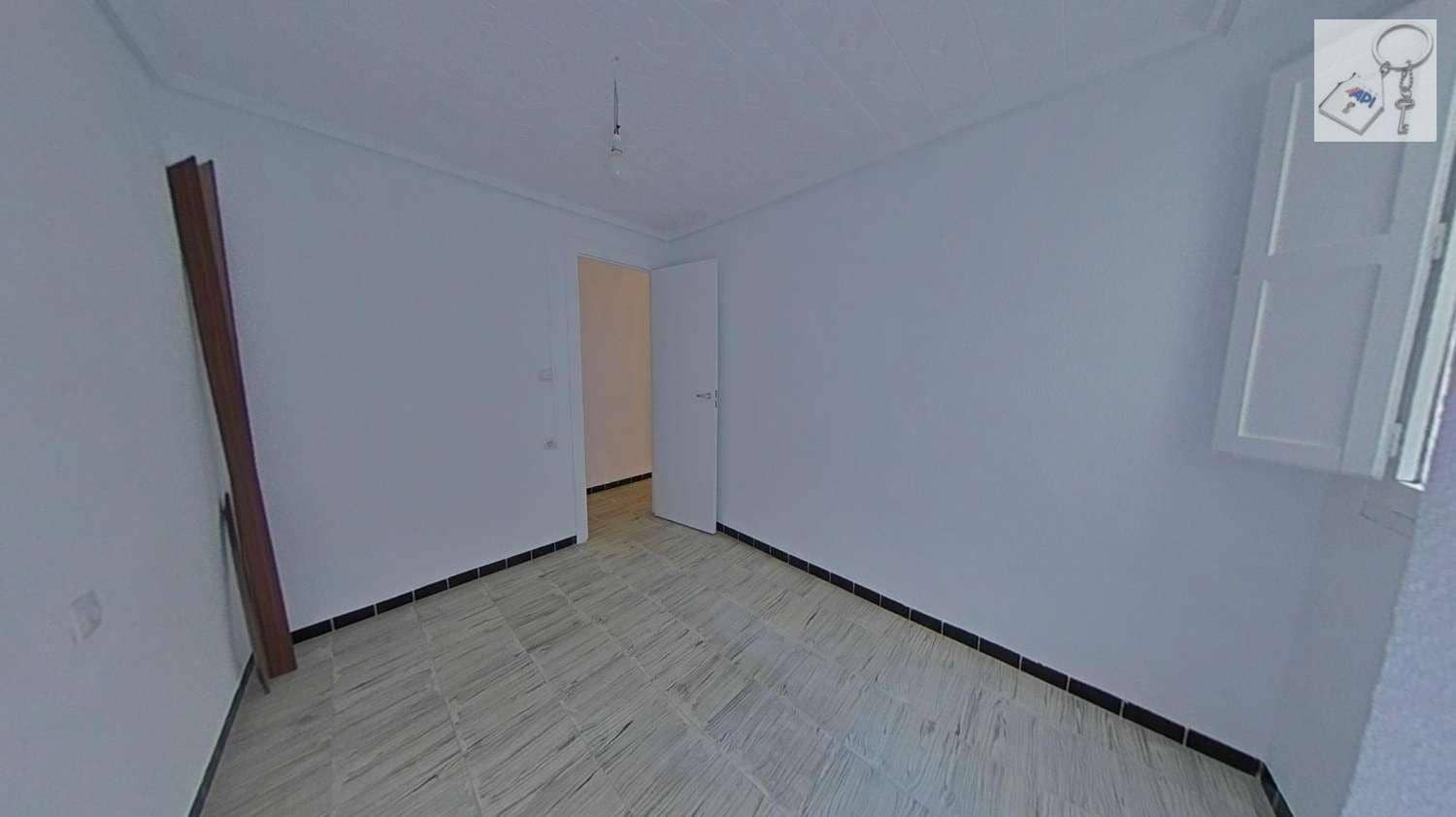 4 soverom Leilighet til salgs i Elche / Elx - € 81 600 (Ref: 10127646)