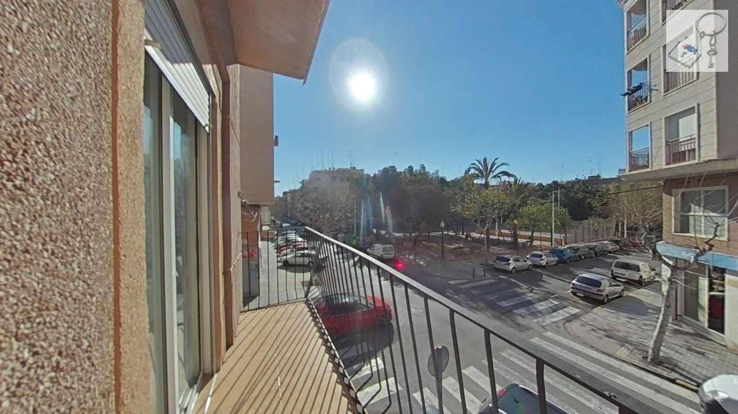 3 slaapkamer Appartement te koop in Elche / Elx - € 101.100 (Ref: 10127648)