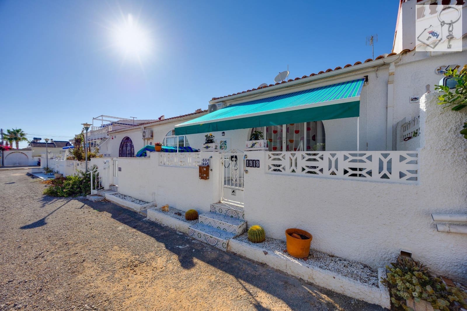 2 makuuhuone Bungalow myytävänä paikassa Torrevieja - 115 000 € (Ref: 10127649)