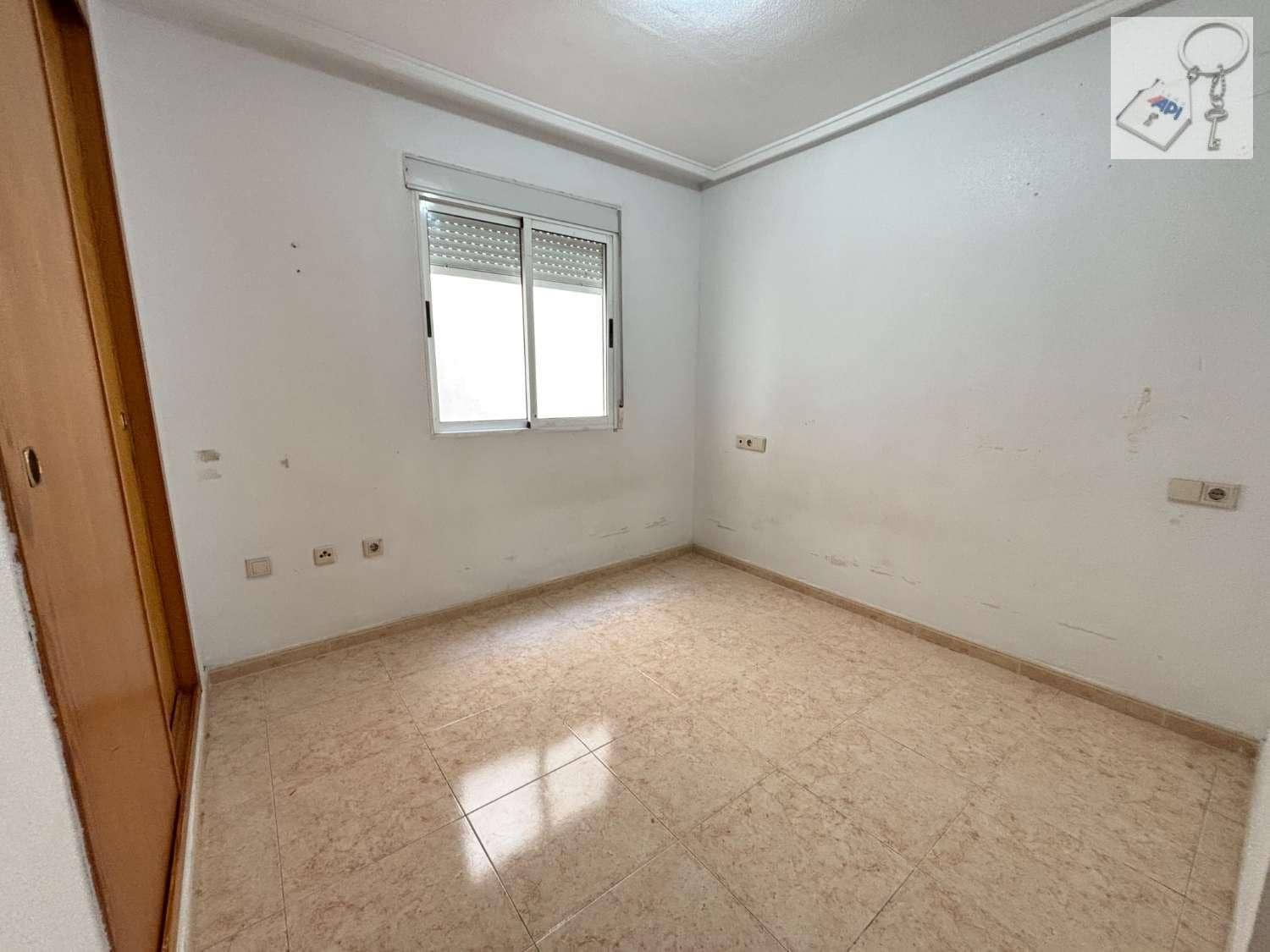 1 camera da letto Appartamento sulla Spiaggia in vendita in Torrevieja con piscina - 124.000 € (Rif: 10127650)
