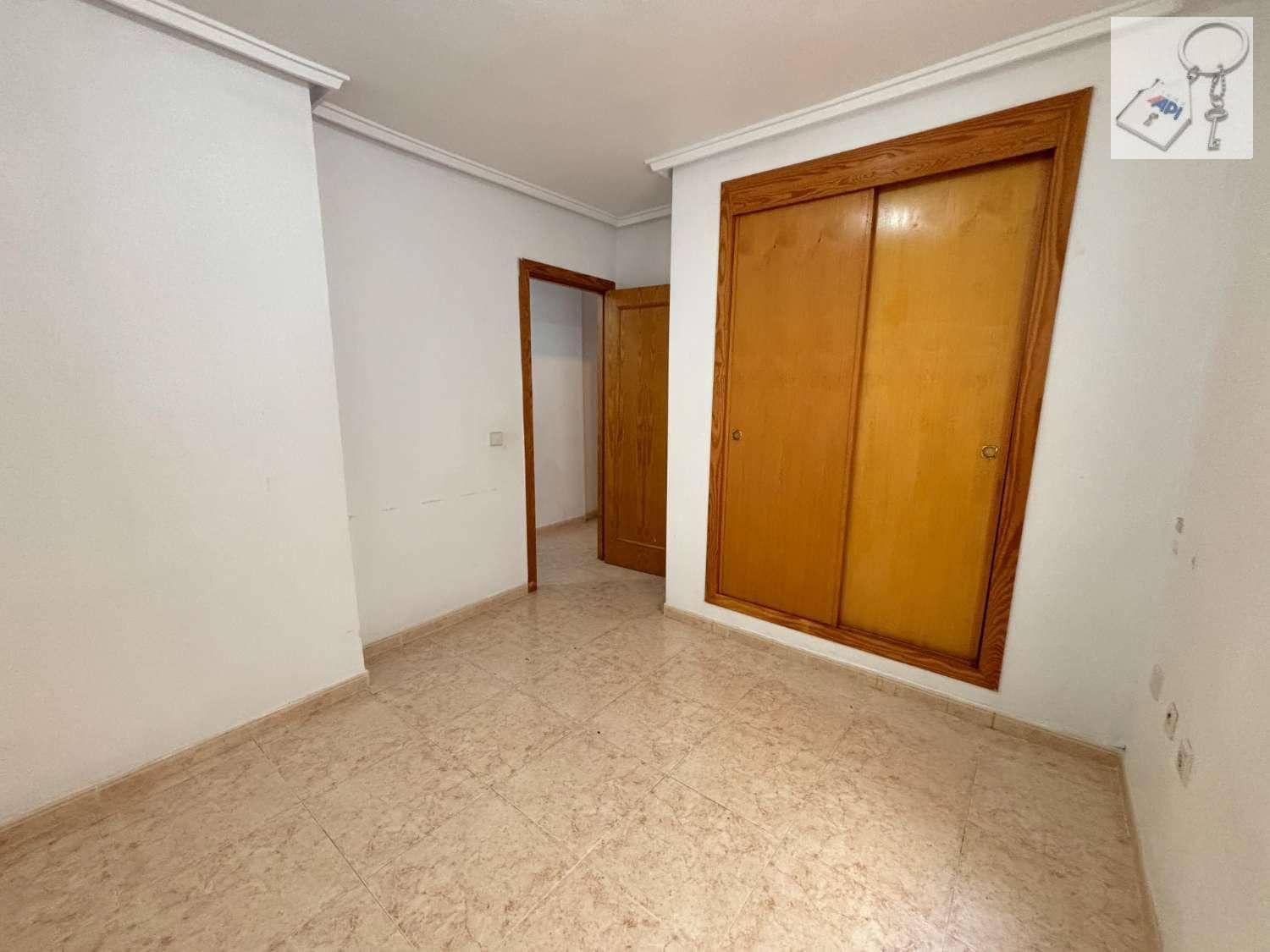 1 camera da letto Appartamento sulla Spiaggia in vendita in Torrevieja con piscina - 124.000 € (Rif: 10127650)