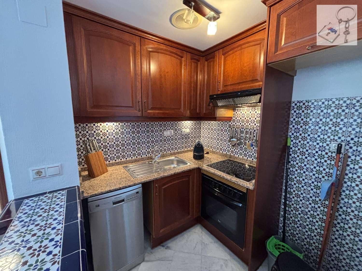 2 bedroom Flat for rent in Torrevieja with pool garage - € 1,400 (Ref: 10157196)