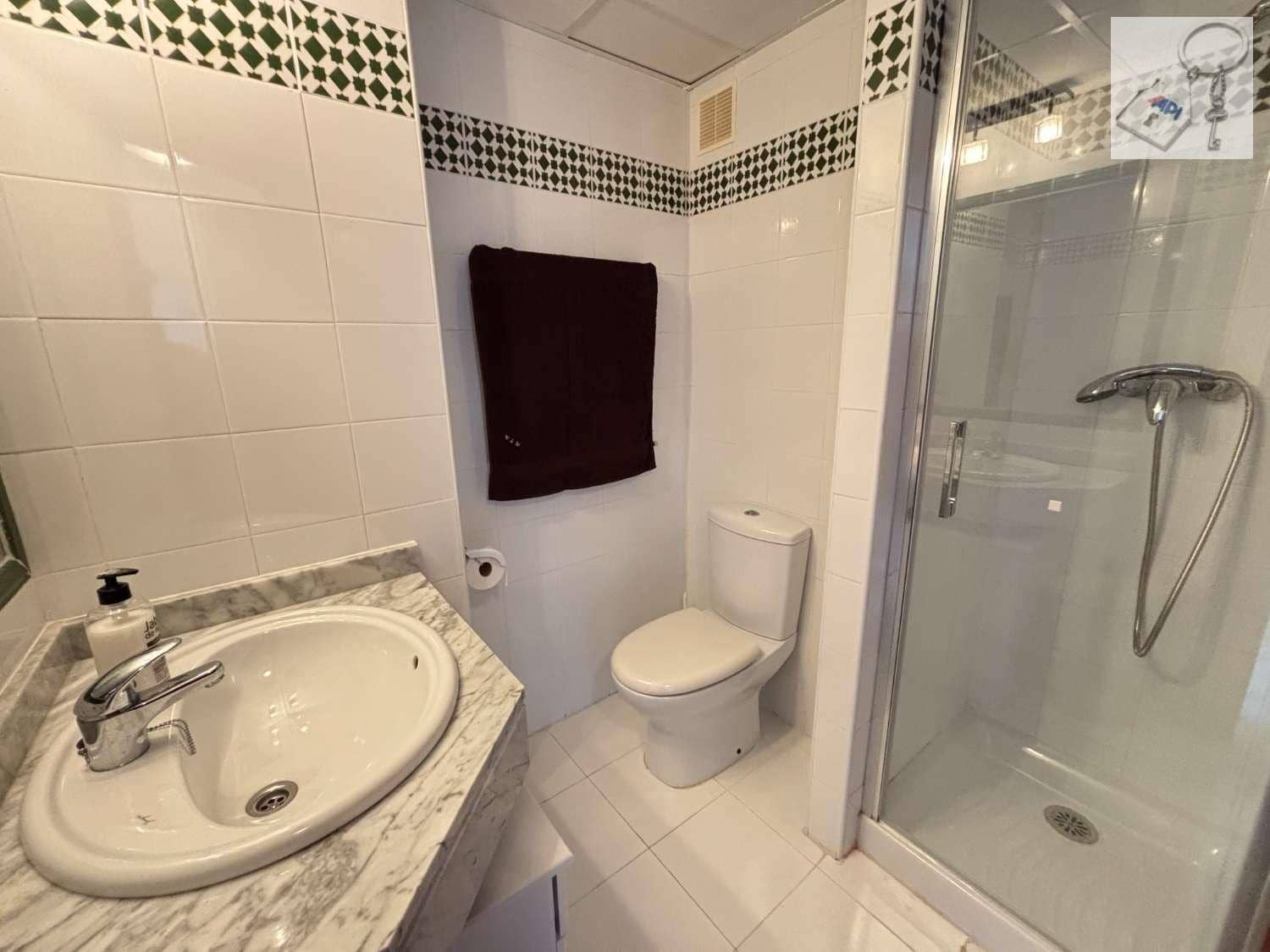 Piso de 2 habitaciones en Torrevieja en venta con piscina garaje - 299.990 € (Ref: 10162092)