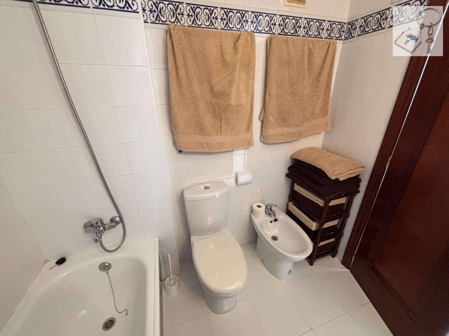 Piso de 2 habitaciones en Torrevieja en venta con piscina garaje - 299.990 € (Ref: 10162092)