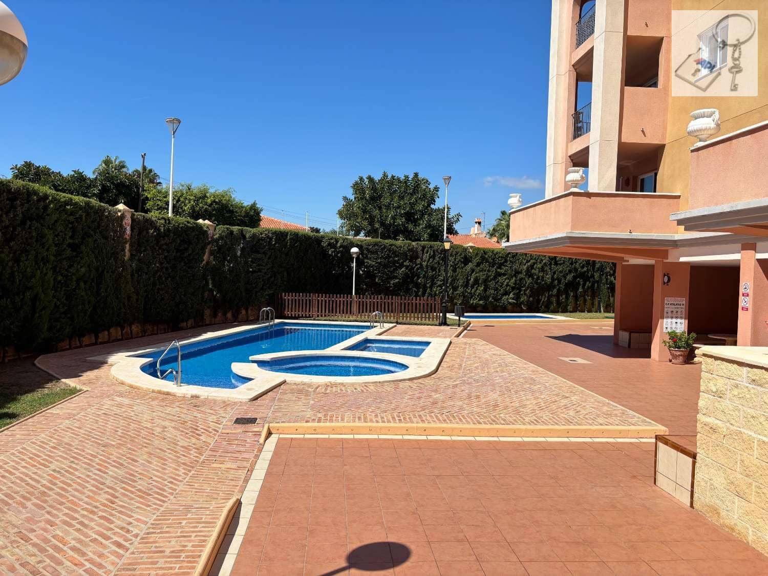 Piso de 2 habitaciones en Torrevieja en venta con piscina garaje - 299.990 € (Ref: 10162092)