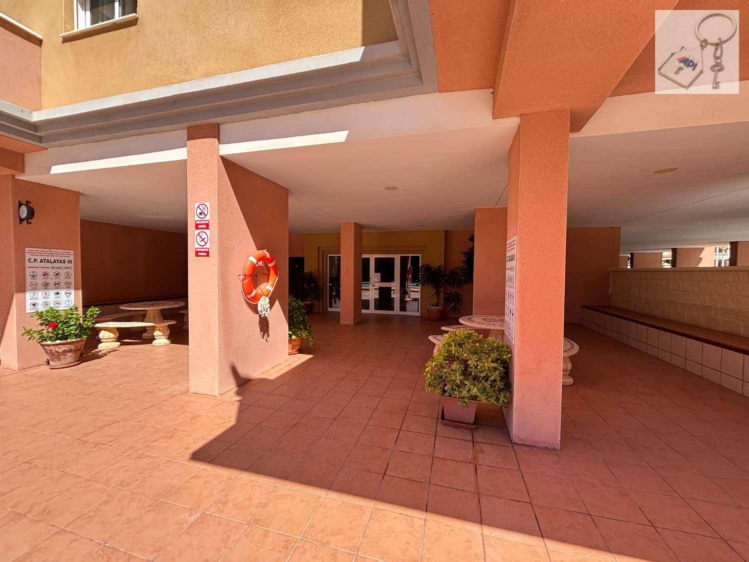 Piso de 2 habitaciones en Torrevieja en venta con piscina garaje - 299.990 € (Ref: 10162092)