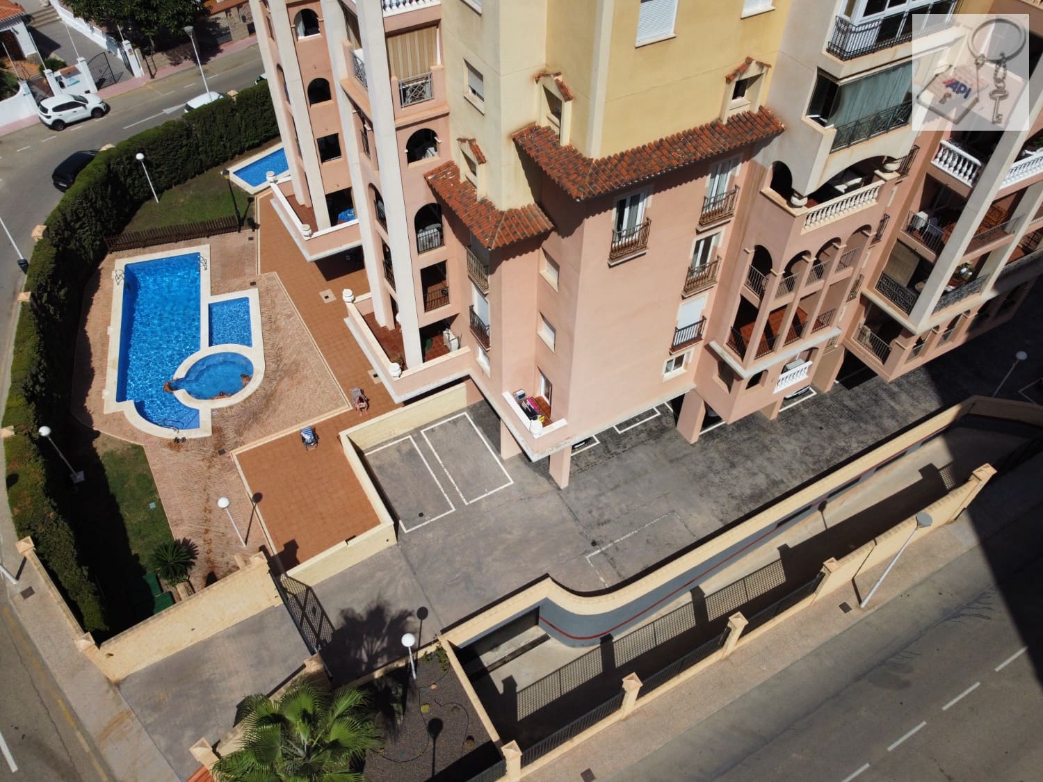 Piso de 2 habitaciones en Torrevieja en venta con piscina garaje - 299.990 € (Ref: 10162092)