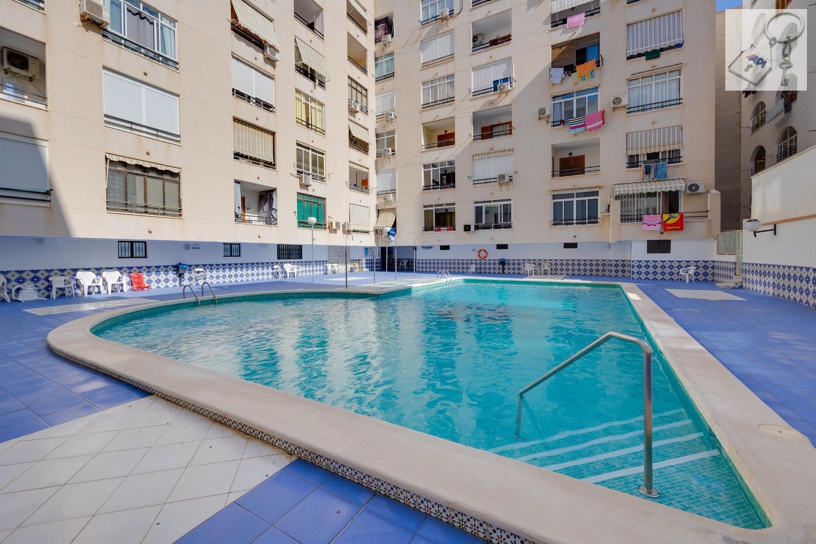 1 chambre Appartement à vendre à Torrevieja avec piscine - 129 990 € (Ref: 10170505)