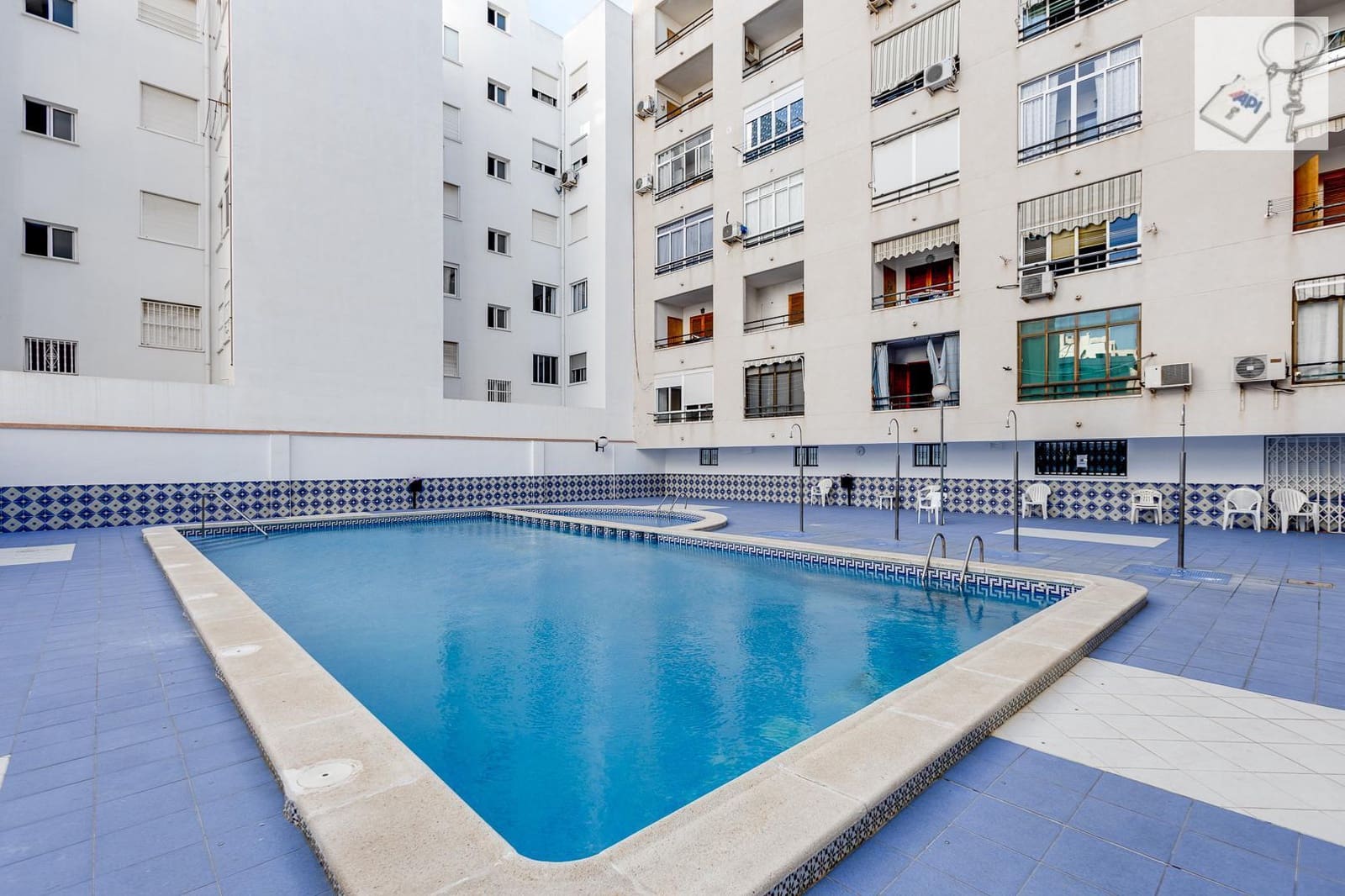 1 chambre Appartement à vendre à Torrevieja avec piscine - 129 990 € (Ref: 10170505)