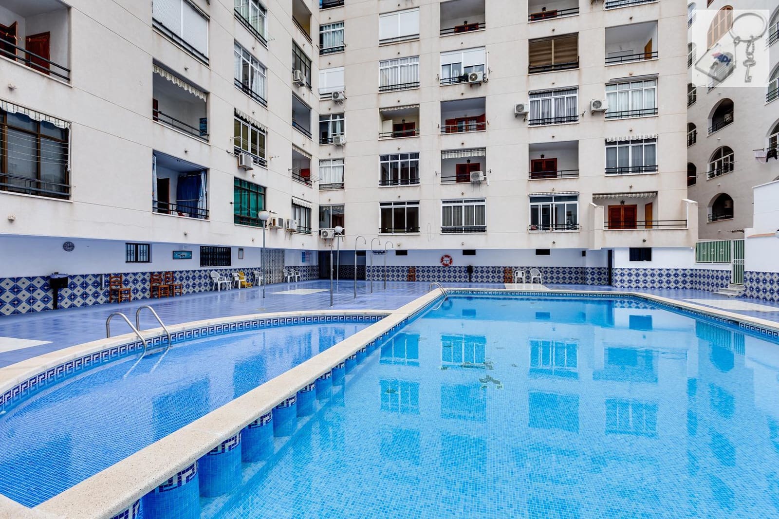1 chambre Appartement à vendre à Torrevieja avec piscine - 129 990 € (Ref: 10170505)