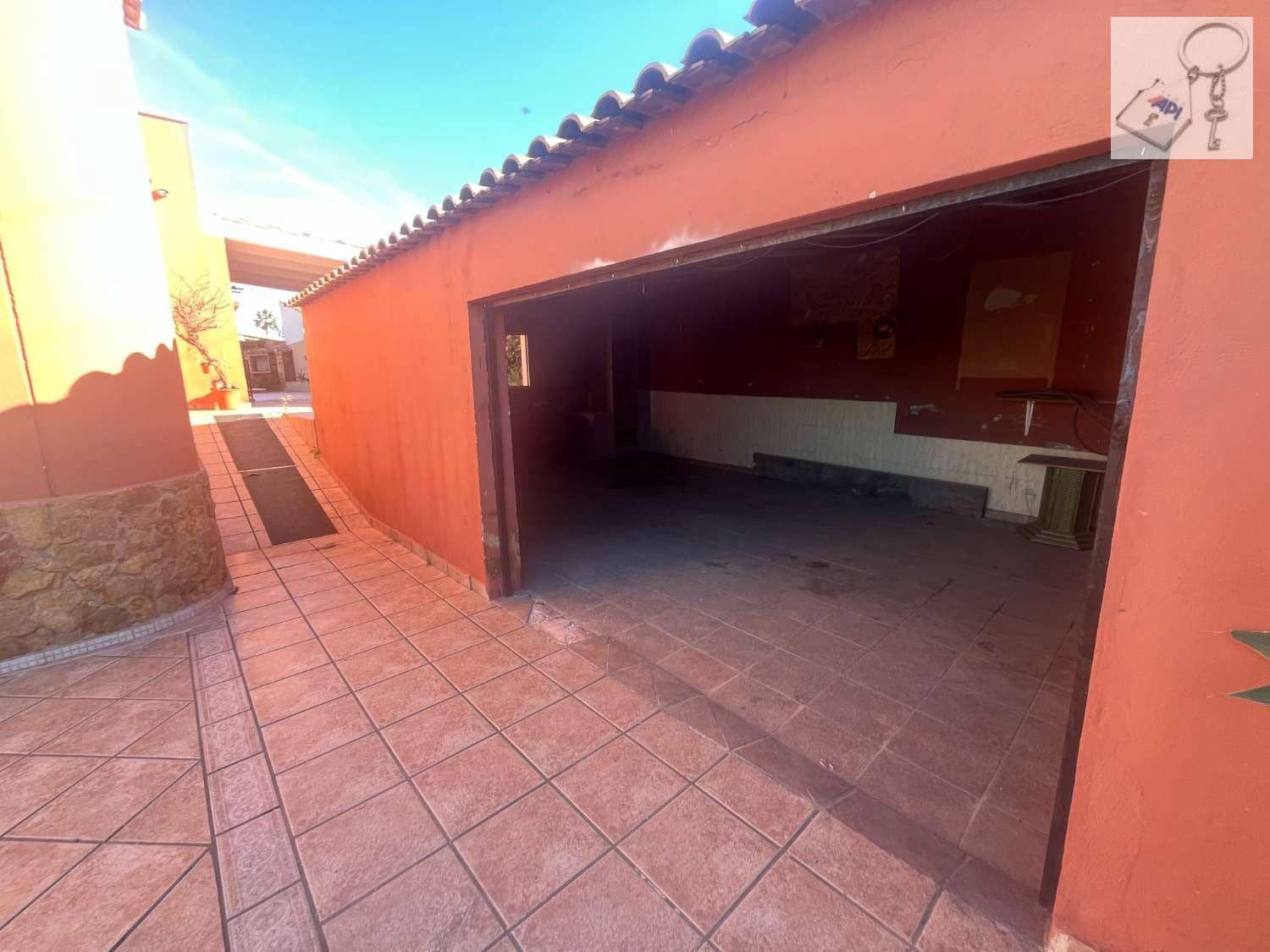 3 soveværelse Villa til salg i Torrevieja med swimmingpool garage - € 429.000 (Ref: 10174882)