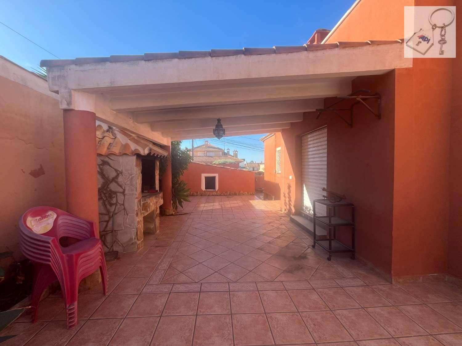 3 soveværelse Villa til salg i Torrevieja med swimmingpool garage - € 429.000 (Ref: 10174882)