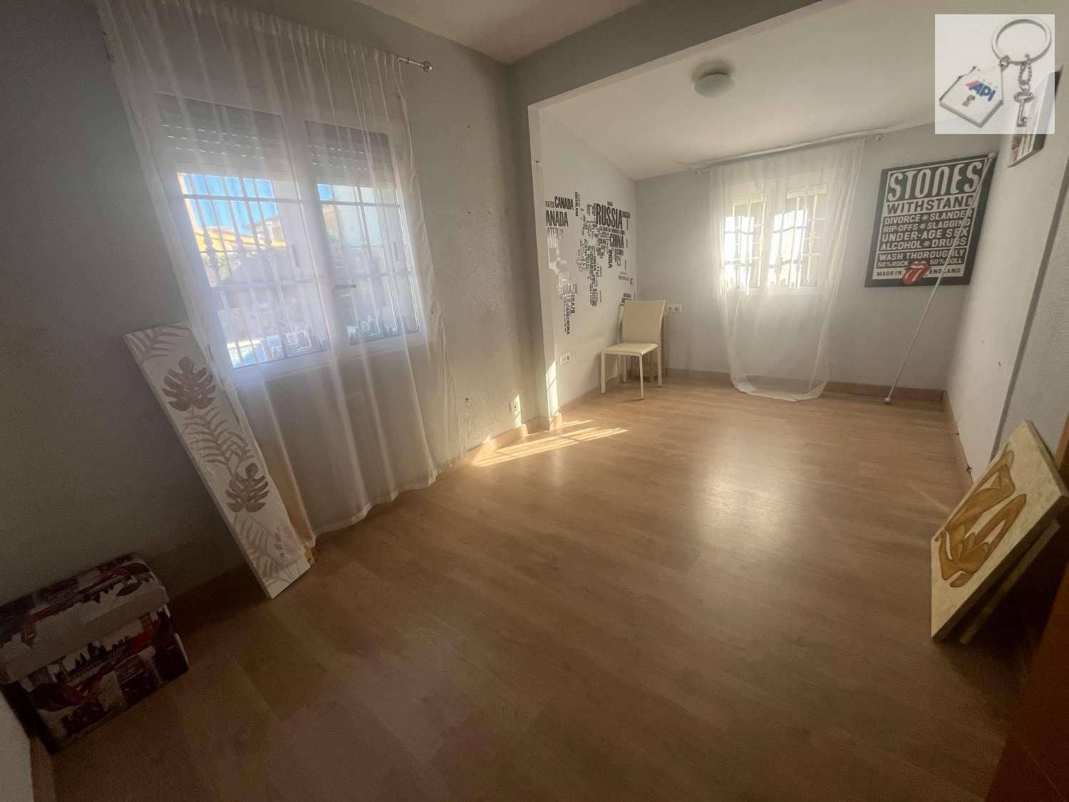 3 soveværelse Villa til salg i Torrevieja med swimmingpool garage - € 429.000 (Ref: 10174882)