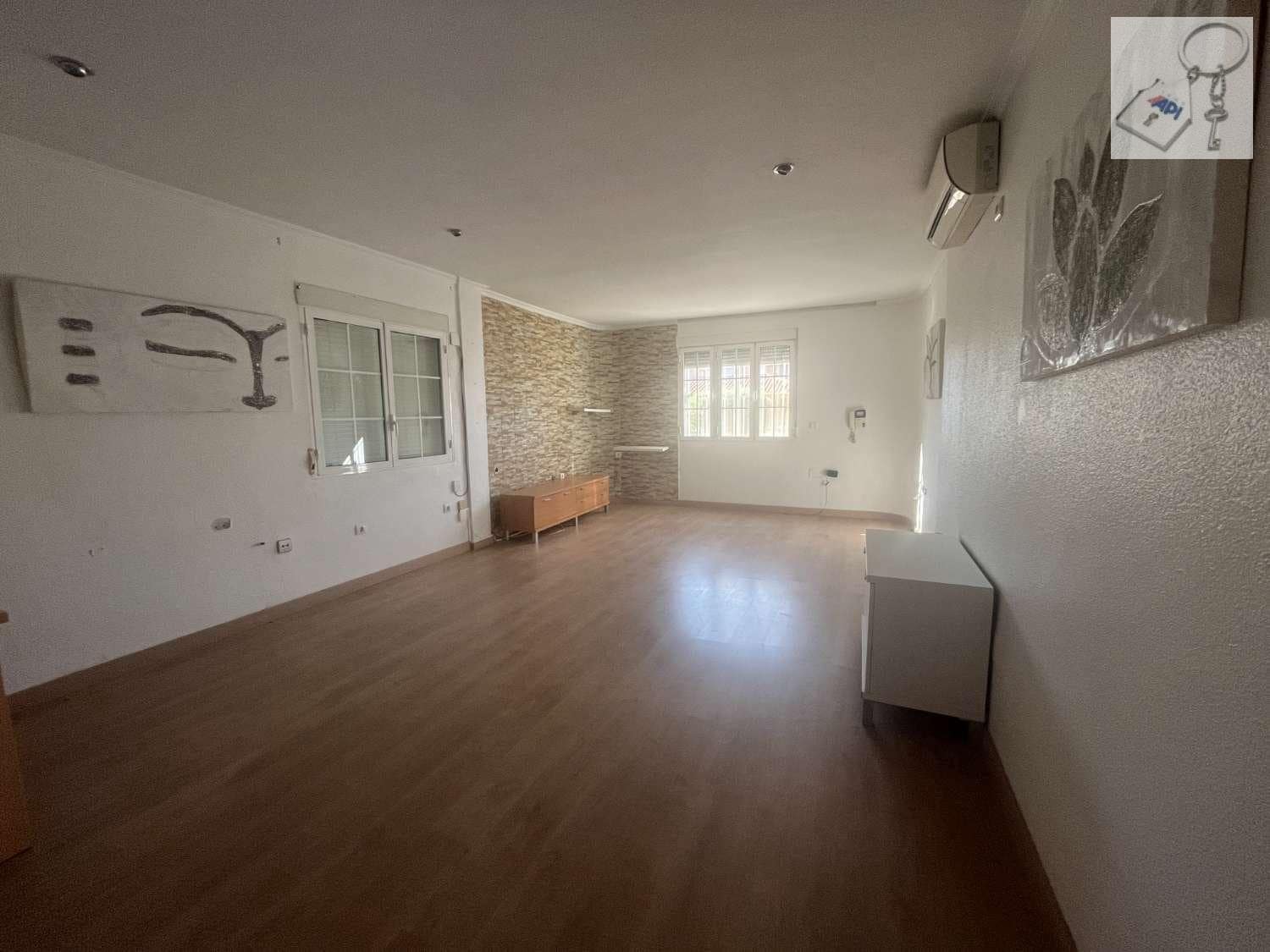 3 soveværelse Villa til salg i Torrevieja med swimmingpool garage - € 429.000 (Ref: 10174882)