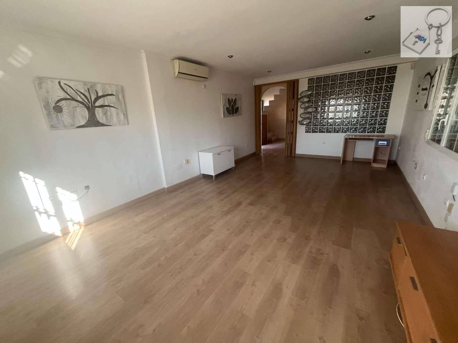 3 soveværelse Villa til salg i Torrevieja med swimmingpool garage - € 429.000 (Ref: 10174882)