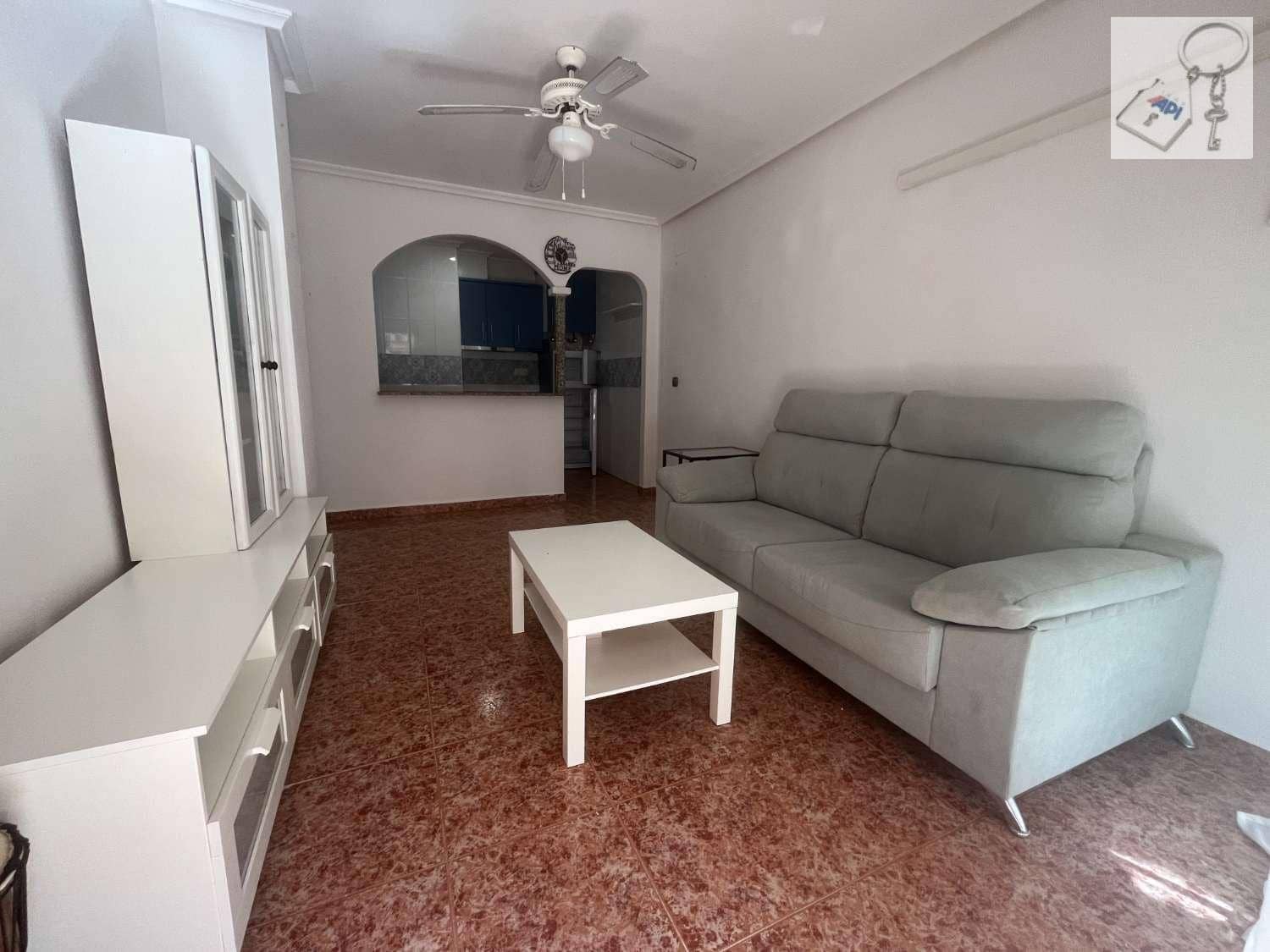Appartement de Plage de 2 chambres à louer à Torrevieja avec piscine garage - 800 € (Ref: 10176322)