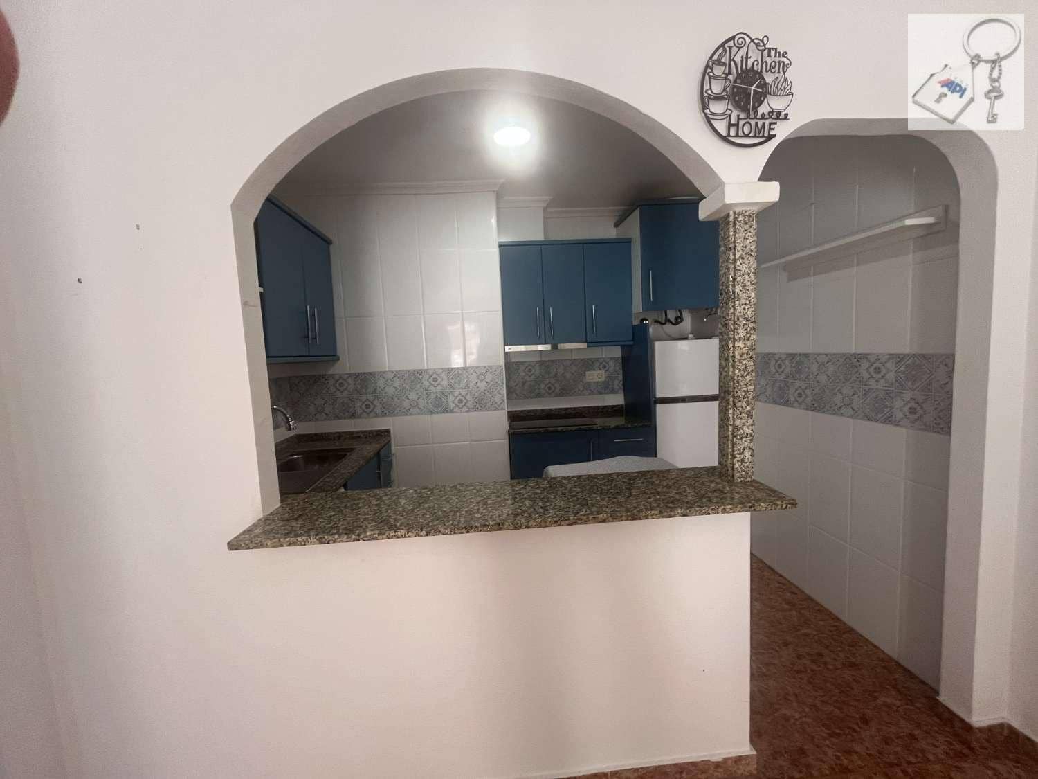 Appartement de Plage de 2 chambres à louer à Torrevieja avec piscine garage - 800 € (Ref: 10176322)