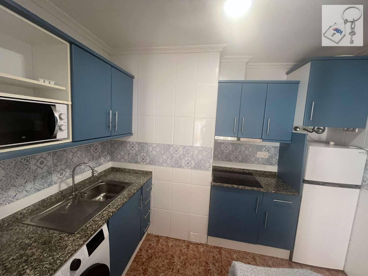Appartement de Plage de 2 chambres à louer à Torrevieja avec piscine garage - 800 € (Ref: 10176322)