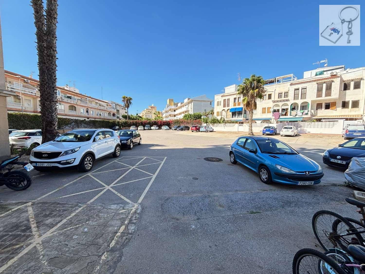 Appartement de Plage de 2 chambres à louer à Torrevieja avec piscine garage - 800 € (Ref: 10176322)