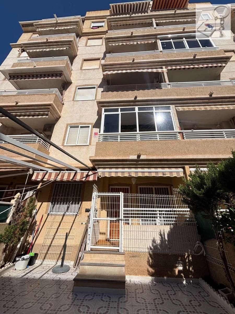 Appartement de Plage de 2 chambres à louer à Torrevieja avec piscine garage - 800 € (Ref: 10176322)