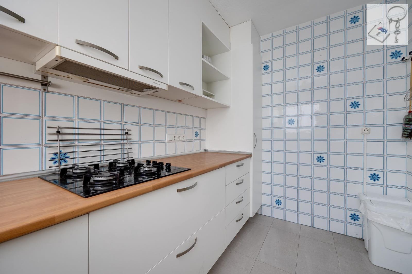 3 bedroom Penthouse for sale in Torrevieja - € 160,000 (Ref: 3104678)