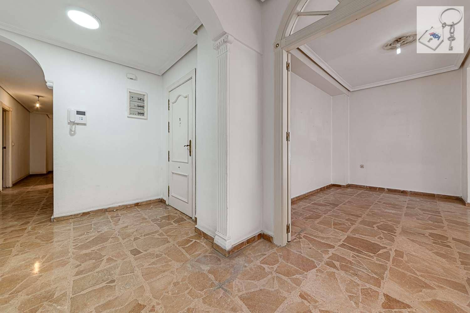 5 sovrum Lägenhet till salu i Torrevieja - 269 000 € (Ref: 7948694)