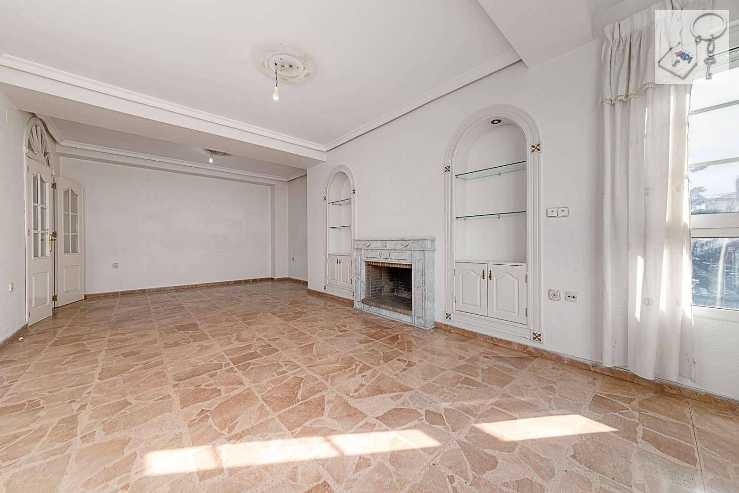 5 sovrum Lägenhet till salu i Torrevieja - 269 000 € (Ref: 7948694)