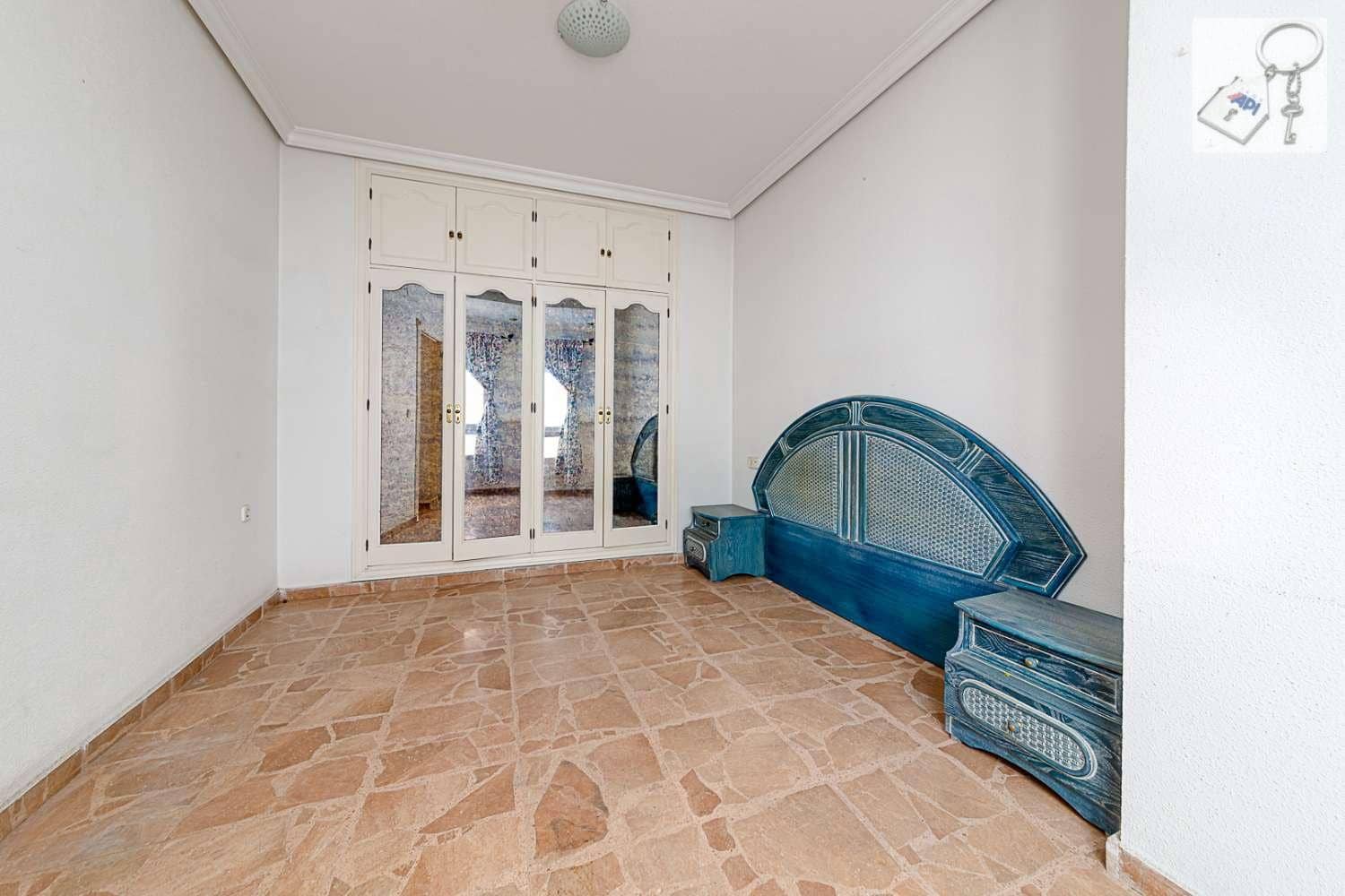 5 sovrum Lägenhet till salu i Torrevieja - 269 000 € (Ref: 7948694)