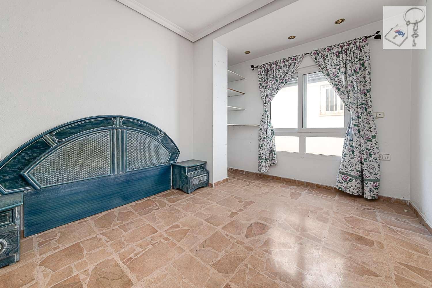 5 sovrum Lägenhet till salu i Torrevieja - 269 000 € (Ref: 7948694)