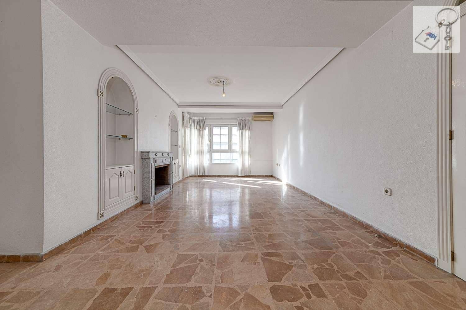5 sovrum Lägenhet till salu i Torrevieja - 269 000 € (Ref: 7948694)
