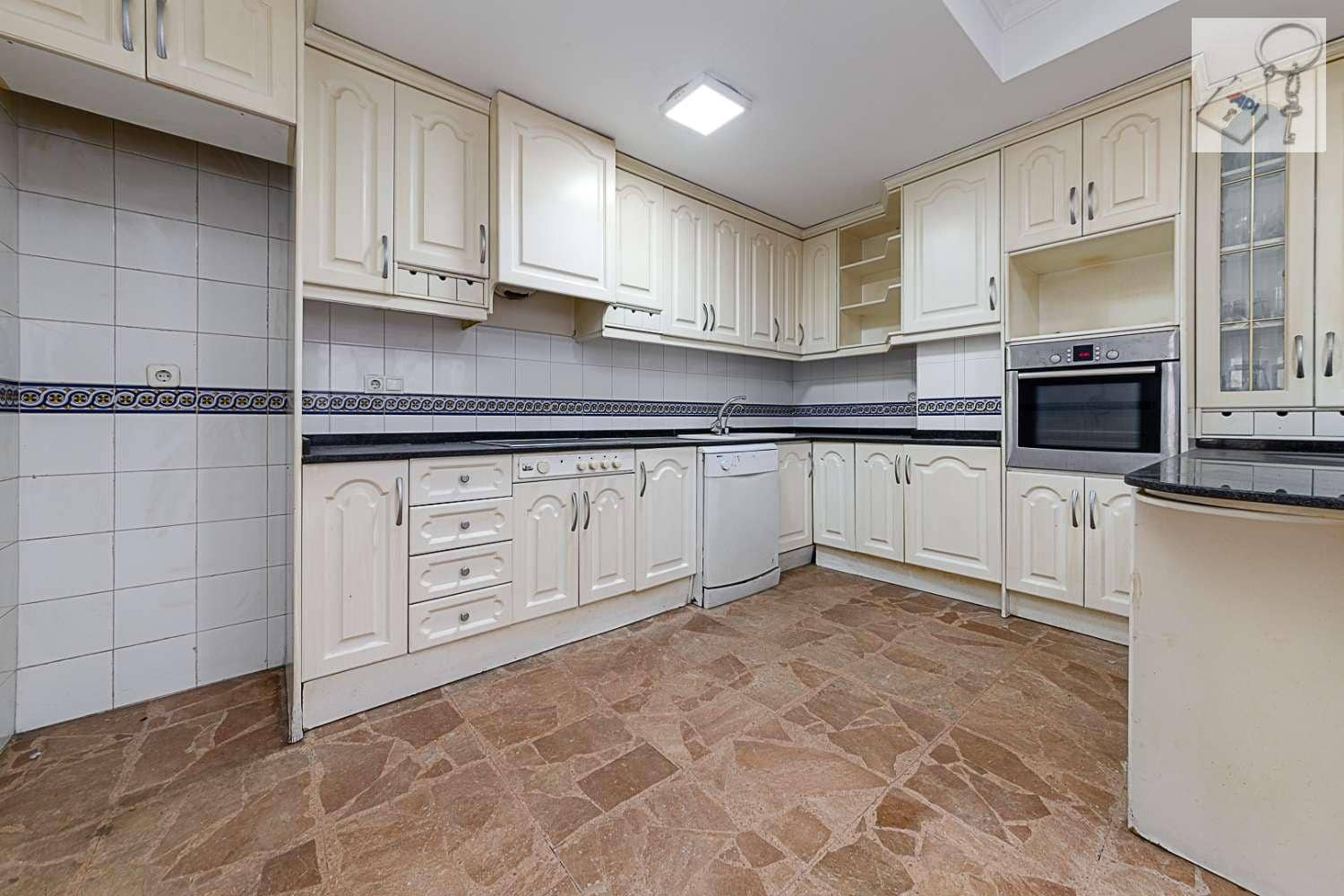 5 sovrum Lägenhet till salu i Torrevieja - 269 000 € (Ref: 7948694)