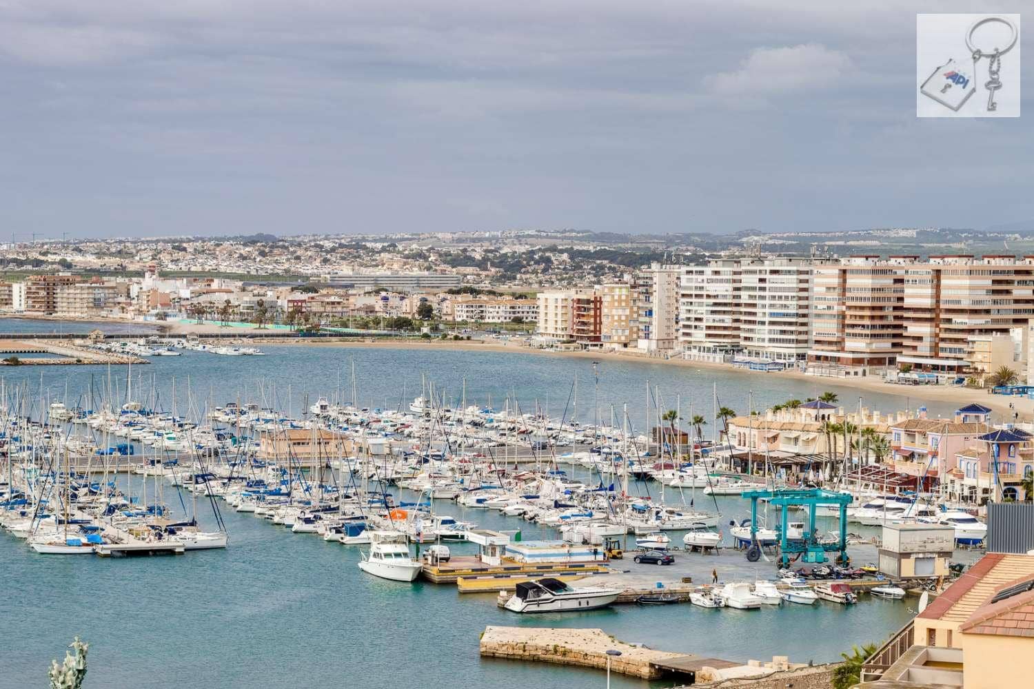 5 sovrum Lägenhet till salu i Torrevieja - 269 000 € (Ref: 7948694)