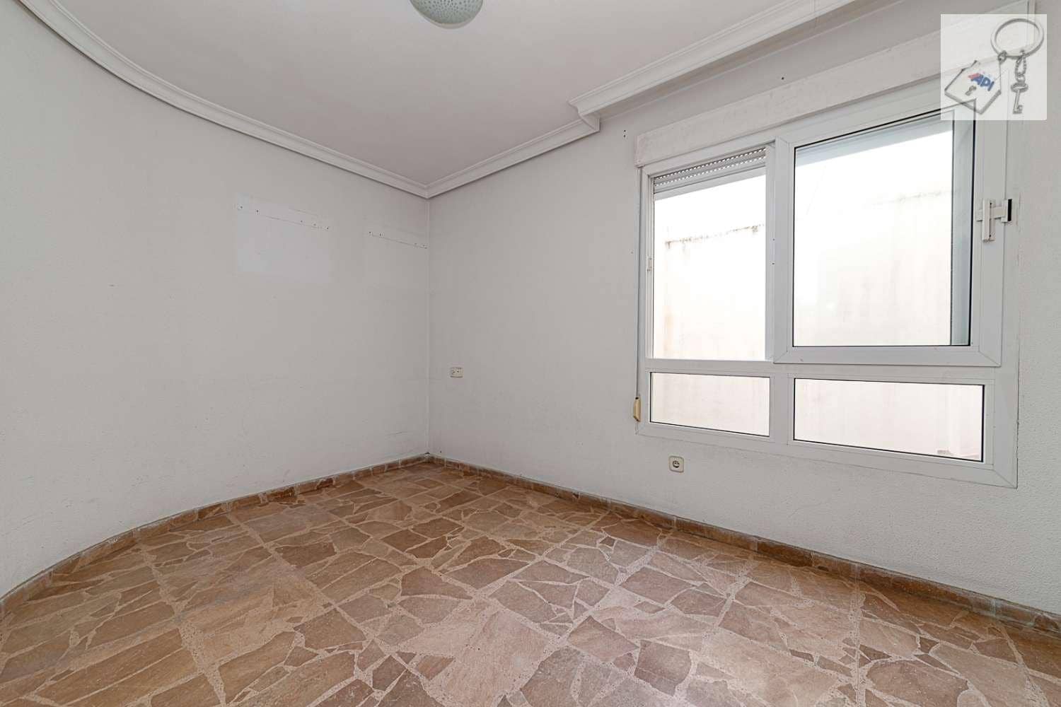 5 sovrum Lägenhet till salu i Torrevieja - 269 000 € (Ref: 7948694)