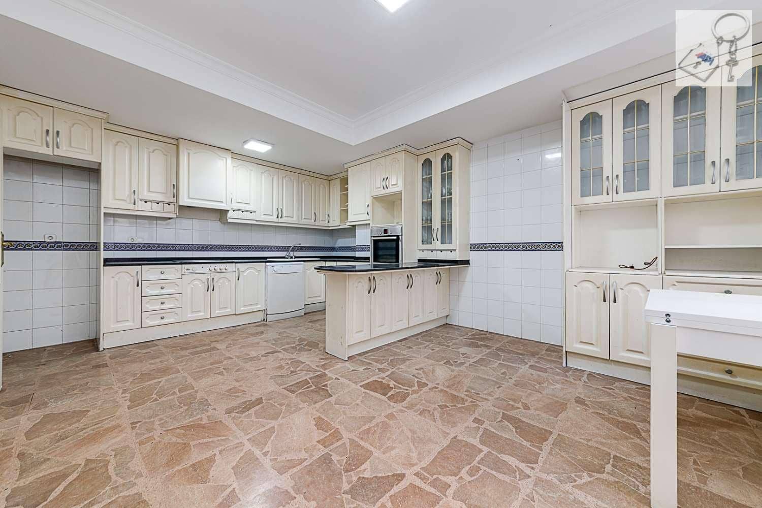 5 sovrum Lägenhet till salu i Torrevieja - 269 000 € (Ref: 7948694)