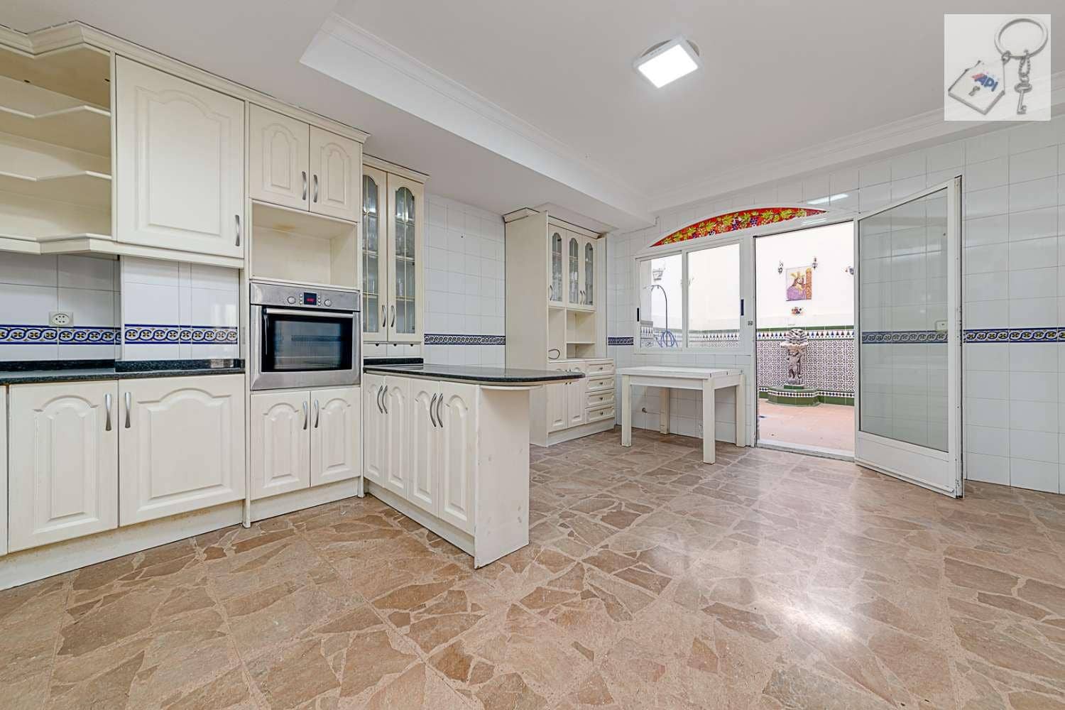 5 sovrum Lägenhet till salu i Torrevieja - 269 000 € (Ref: 7948694)