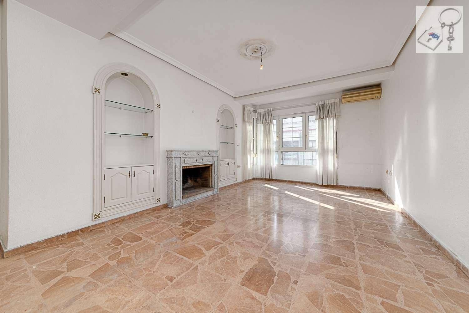 5 sovrum Lägenhet till salu i Torrevieja - 269 000 € (Ref: 7948694)