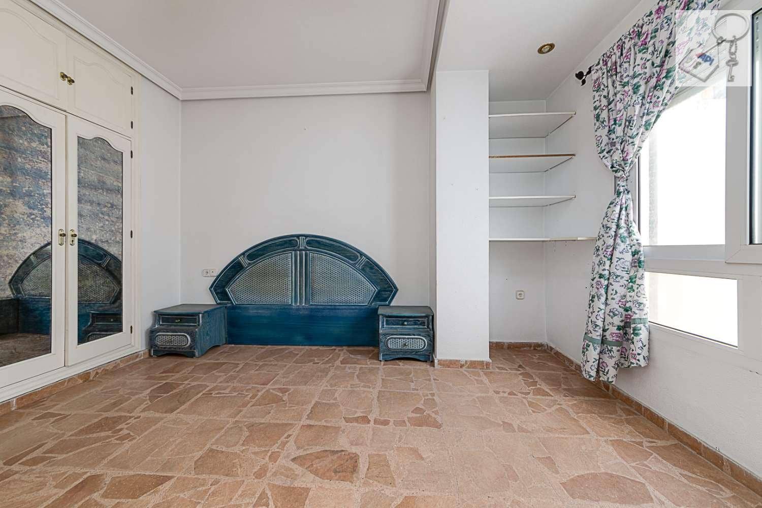 5 sovrum Lägenhet till salu i Torrevieja - 269 000 € (Ref: 7948694)