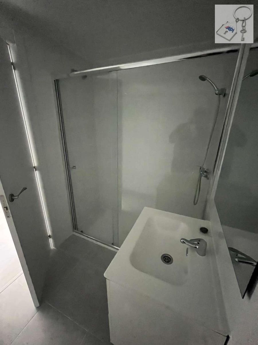 2 soveværelse Semi-Rækkehus til salg i Torrevieja med swimmingpool - € 125.000 (Ref: 8773069)