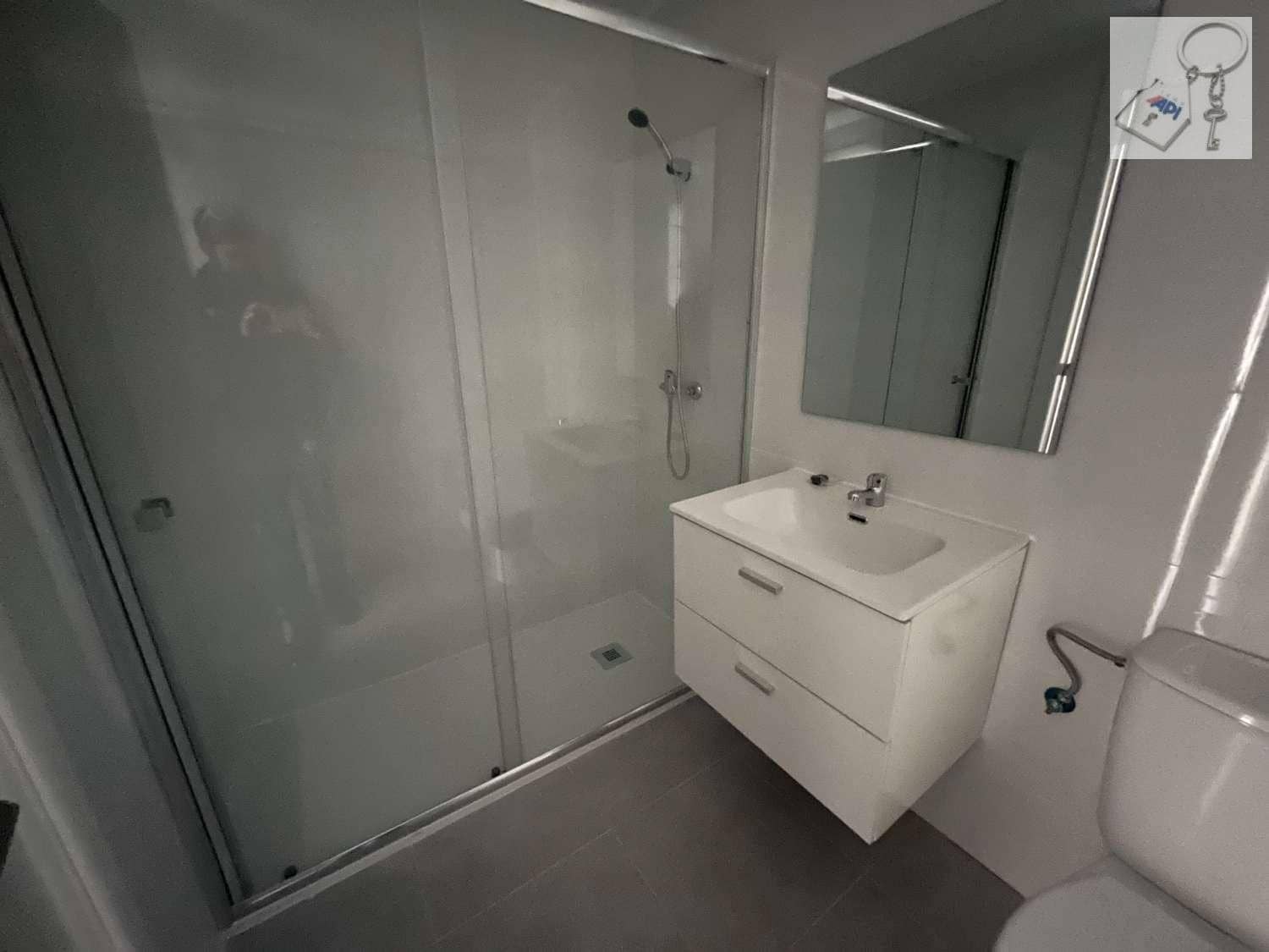 2 soveværelse Semi-Rækkehus til salg i Torrevieja med swimmingpool - € 125.000 (Ref: 8773069)