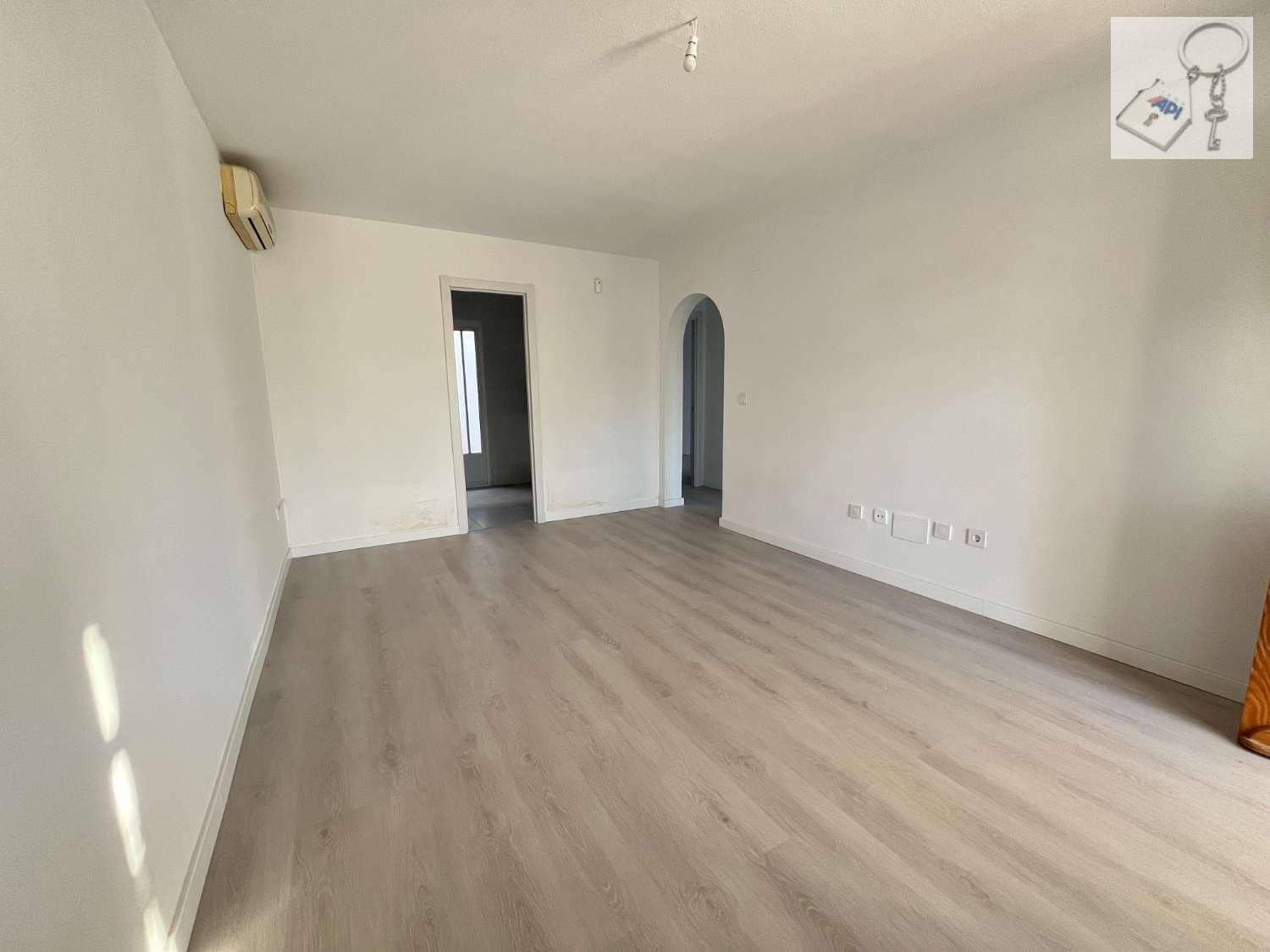 2 soveværelse Semi-Rækkehus til salg i Torrevieja med swimmingpool - € 125.000 (Ref: 8773069)