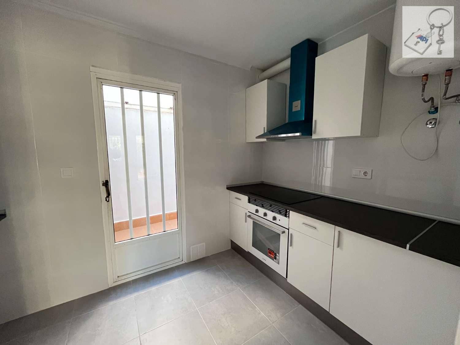 2 soveværelse Semi-Rækkehus til salg i Torrevieja med swimmingpool - € 125.000 (Ref: 8773069)