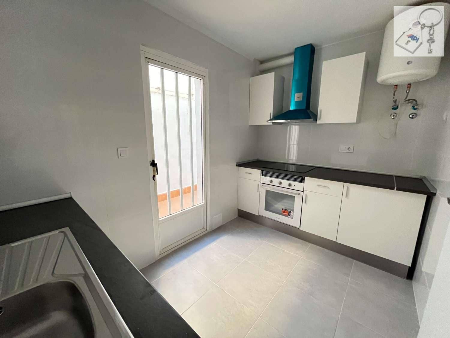 2 soveværelse Semi-Rækkehus til salg i Torrevieja med swimmingpool - € 125.000 (Ref: 8773069)