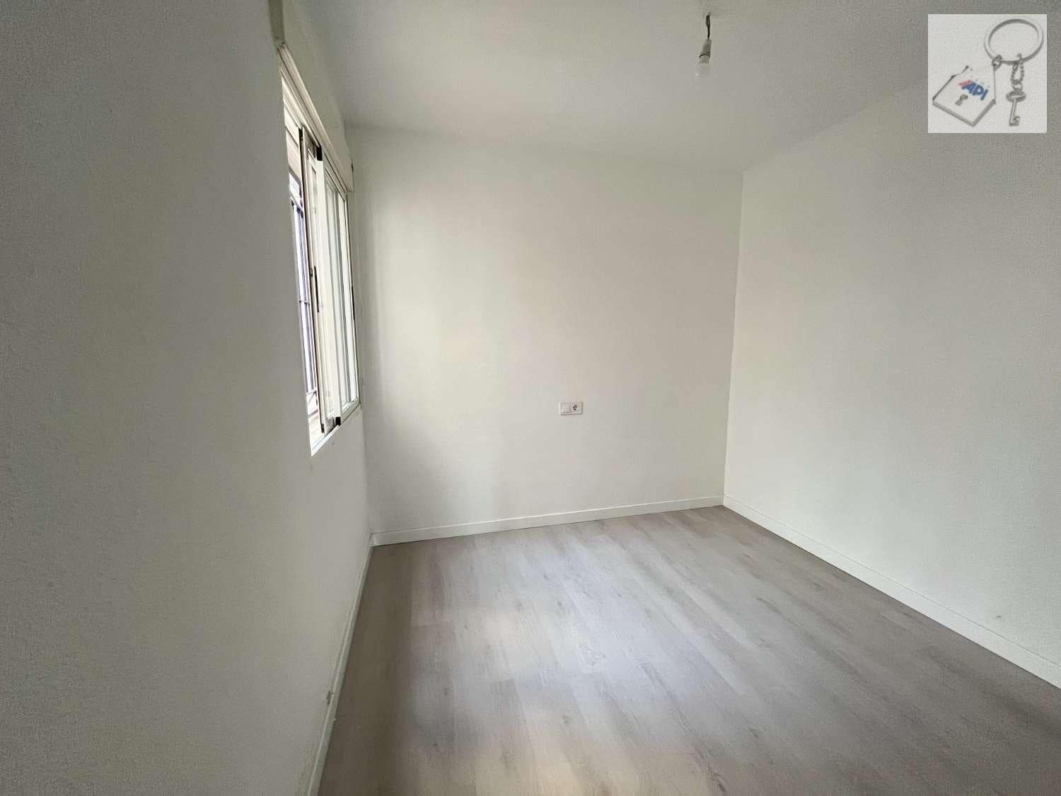 2 soveværelse Semi-Rækkehus til salg i Torrevieja med swimmingpool - € 125.000 (Ref: 8773069)