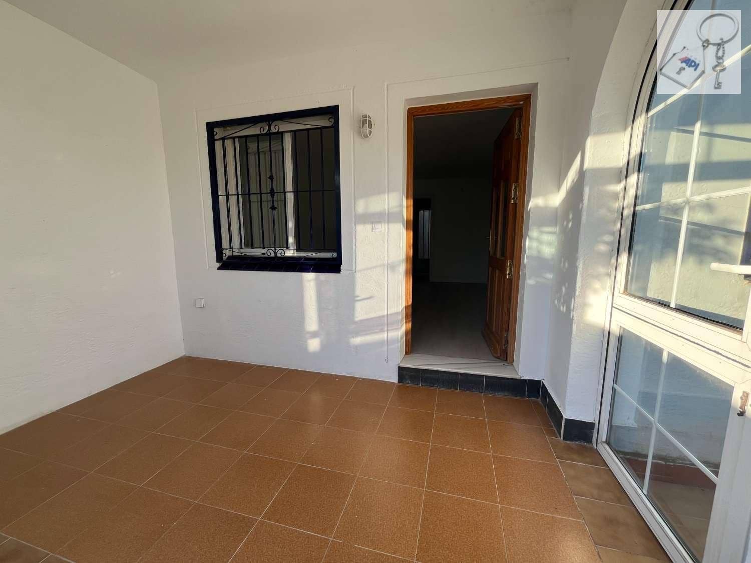 2 soveværelse Semi-Rækkehus til salg i Torrevieja med swimmingpool - € 125.000 (Ref: 8773069)