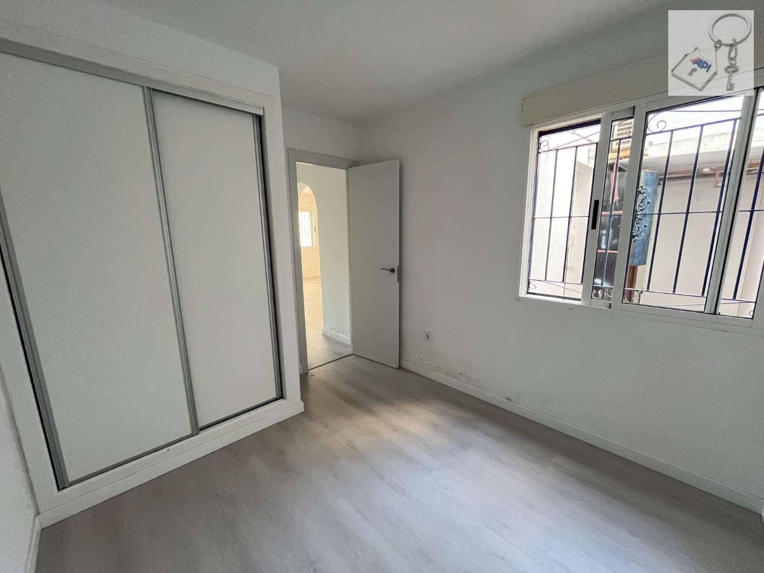 2 soveværelse Semi-Rækkehus til salg i Torrevieja med swimmingpool - € 125.000 (Ref: 8773069)