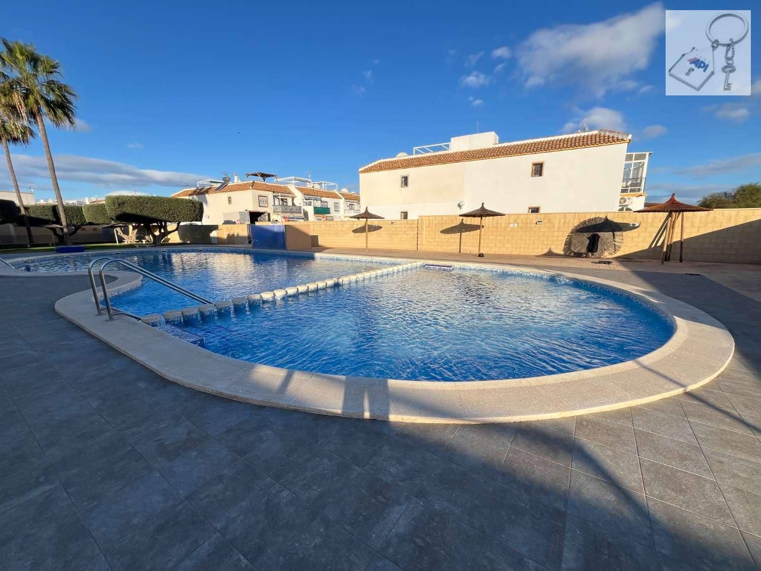 2 soveværelse Semi-Rækkehus til salg i Torrevieja med swimmingpool - € 125.000 (Ref: 8773069)